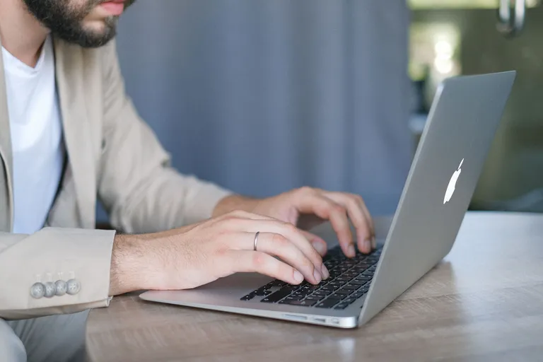 Employeur utilise son ordinateur portable